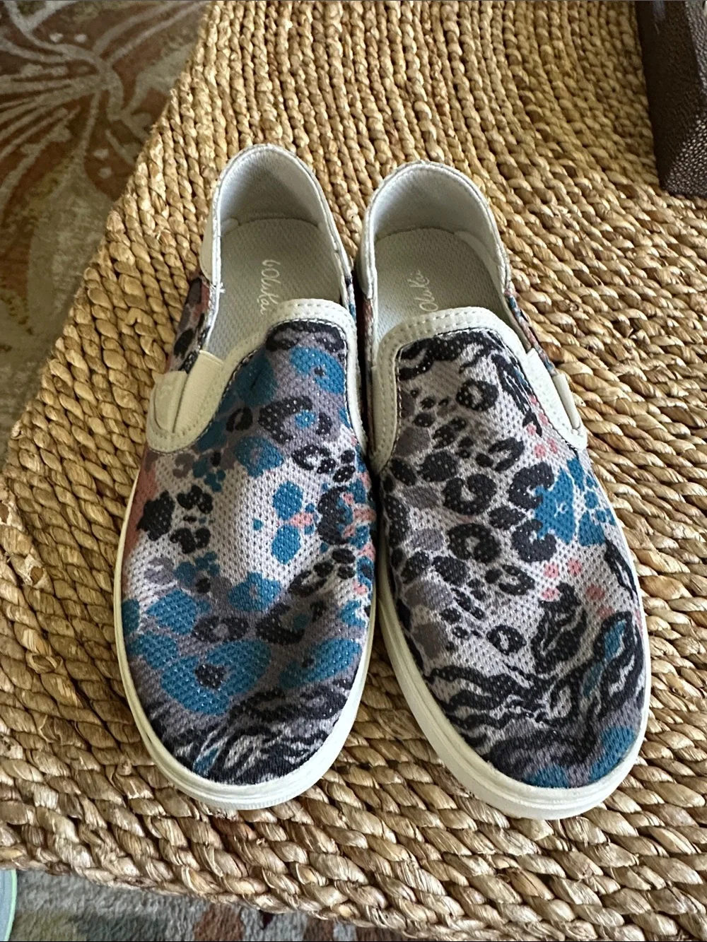 Olukai Women’s size 6 Slip-On Canvas Shoes in Teal and Pink Leopard Print